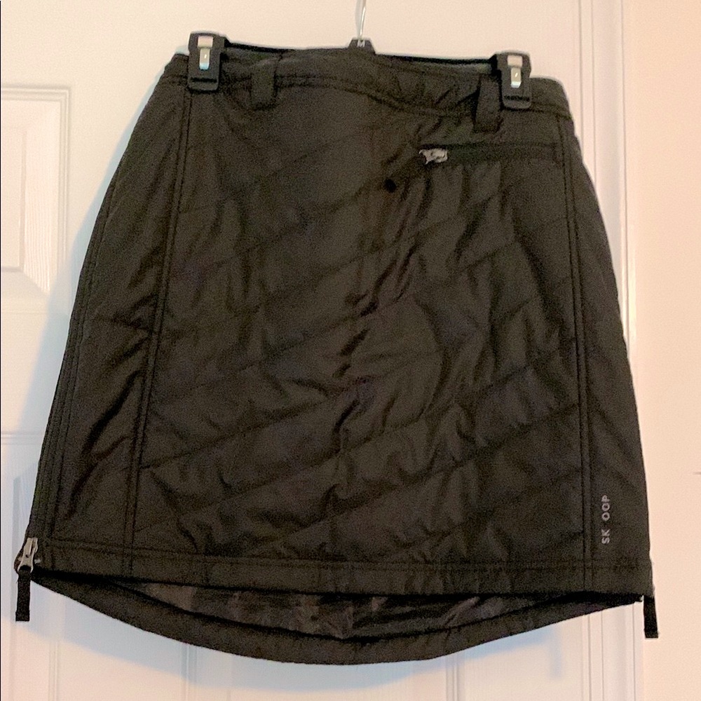SKHOOP of Scandinavia, quilted 18” mini skirt, size Medium, for Fall/ Winter.
